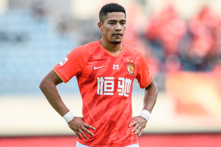 记者裴力：恒大国脚面临双重压力，担心球队无法打完赛季甚至解散