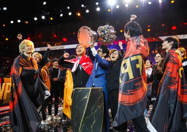 LPL夏决前瞻 :EDG的中路尖刀 能否斩杀握有刀妹和佛耶戈的血凤凰