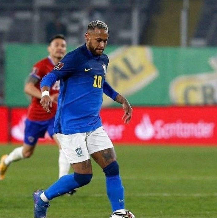 ?内马尔大肚腩登推特热搜,网友:他是要成为下一个大罗吗?