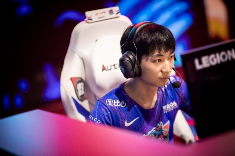 LNG赛后返图:麒麟云中现,明天继续加油!