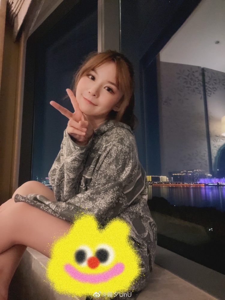 解说瞳夕晒照：晚安~