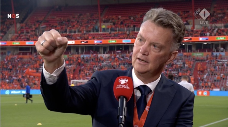 奇妙比喻！范加尔：边后卫像方向盘，一边上去另一边就得下来