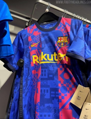 巴萨21-22赛季欧冠主场球衣曝光:传统红蓝色+社区建筑图案