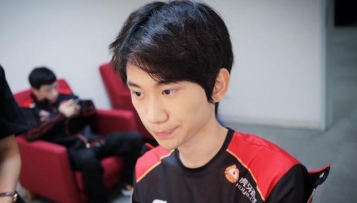 Doinb:LPL的卡莎都很猛 Gala、Lwx、Light和Viper都是卡莎King