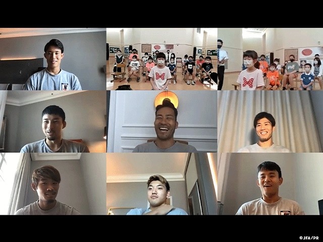 大战前不忘互动,日本队结束最后一练后抽空回答小朋友问题