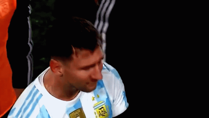 梅西流下幸福的泪水