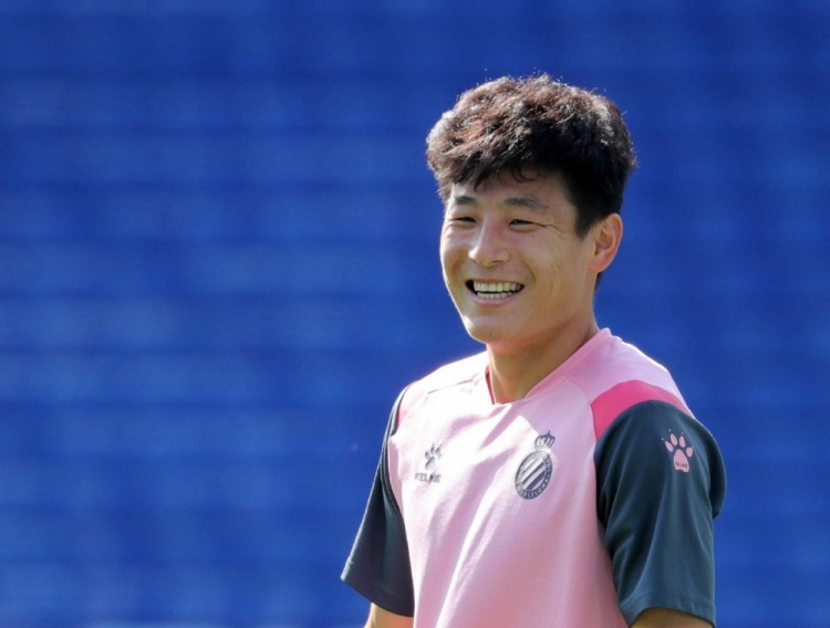 心情不错!西班牙人晒武磊笑容满面训练照✊✊✊