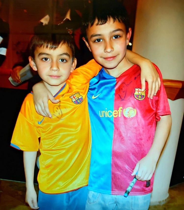 兄弟情深!佩德里晒图祝哥哥生日快乐:我们永远在一起