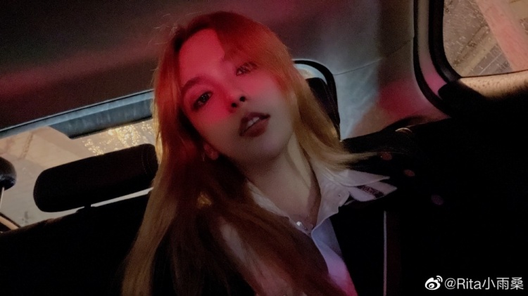 LPL解说rita:看来是藏不住了!生日就要一起开心!