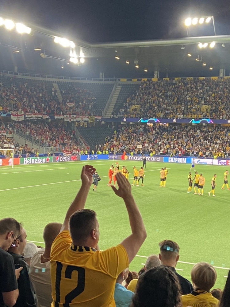 记者:大部分曼联球员对赛果感到不爽,未随索帅谢场就离开了