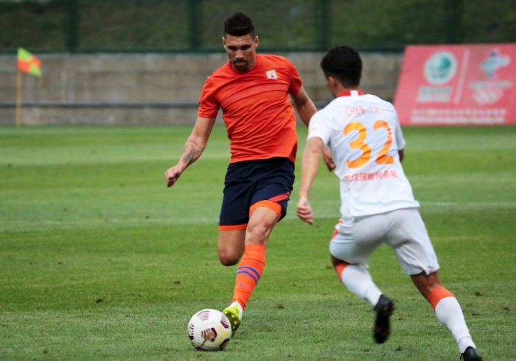 热身赛-德尔加多破门&吉翔远射建功,山东泰山2-1战胜武汉队