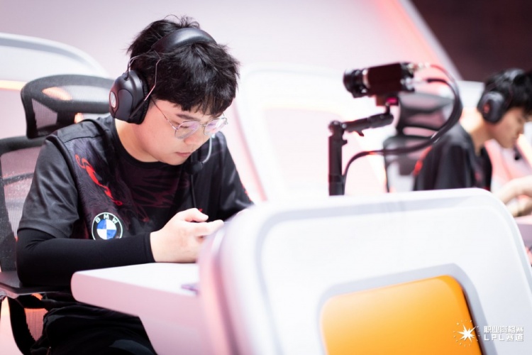 手游今日赛后返图：乘风破浪，野蛮生长