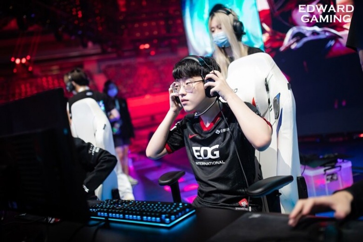 EDG.Scout：之前是Faker的替补，以前从没赢过，如果能碰上想赢他