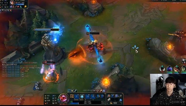 Theshy韩服rank拍到Xiaohu,使用杰斯塔下反杀Xiaohu刀妹