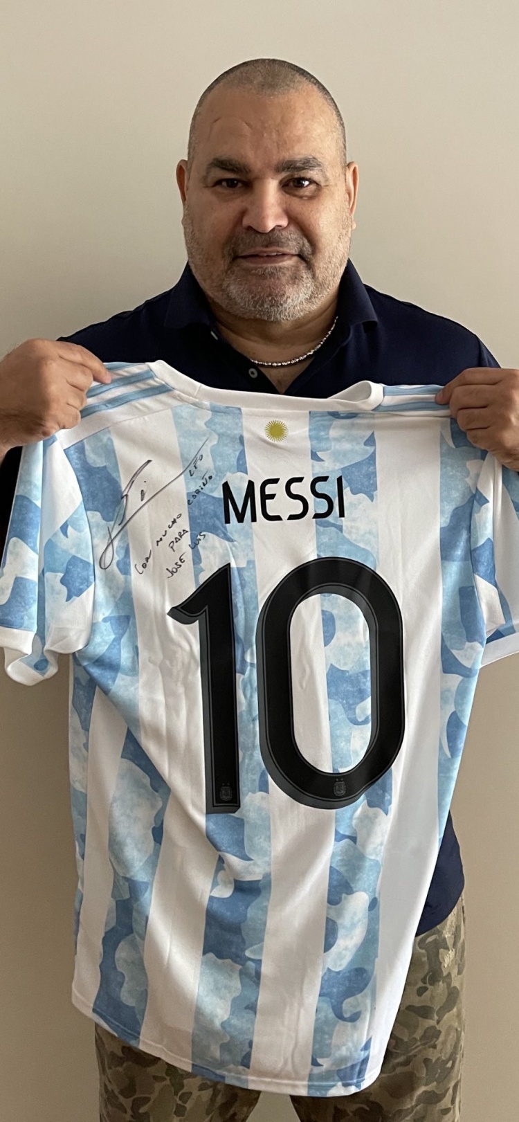 奇拉维特晒出梅西赠送的签名球衣:感谢你莱奥,祝你早日康复