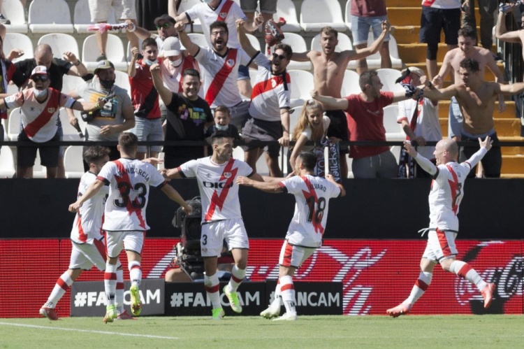 西甲一周资讯|本泽马领跑西甲射手榜;法尔考首秀取得进球