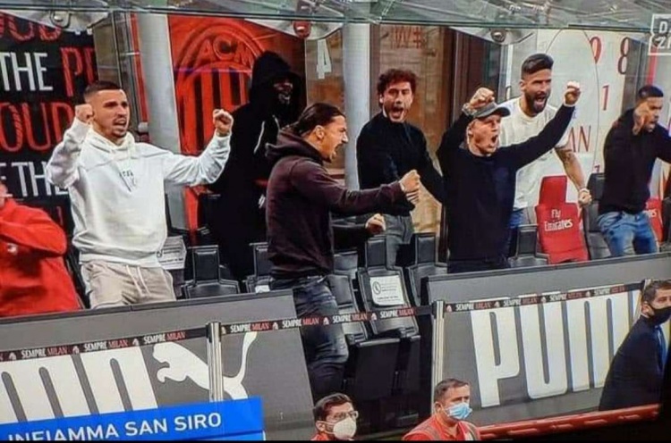 名画!迪亚斯破僵后,米兰看台上的7人“伤病天团”同步起立庆祝