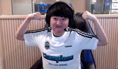 Khan调侃和FPX老队友相遇：我要把Tian和Lwx打扁，变成年糕