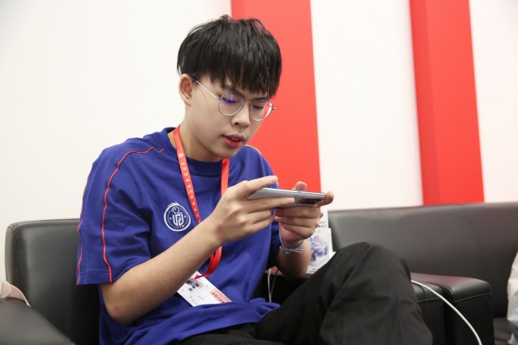 杭州LGD大鹅赛前返图:鹅仔们首战加油!冲冲冲!