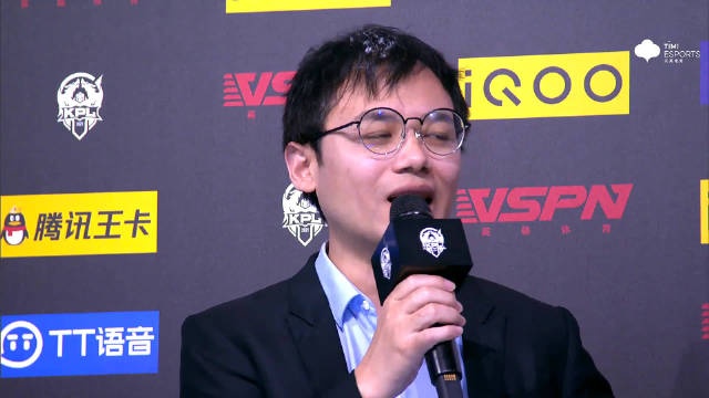 赛后采访RNG.M教练孤城：一定会让他们认识到什么是老牌电竞队伍