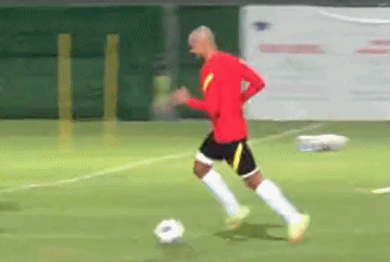 削发明志?阿兰剃光头,成为训练场的焦点