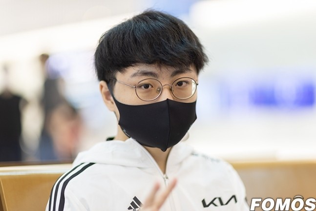 ShowMaker机场采访:好奇Doinb到底打得多好,想快点和他交手