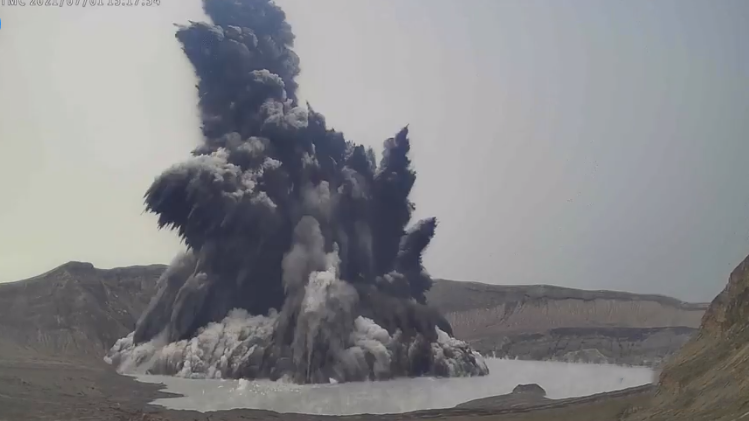 菲律宾塔尔火山再次喷发，警戒级别升至3级！ 1.4万人疏散