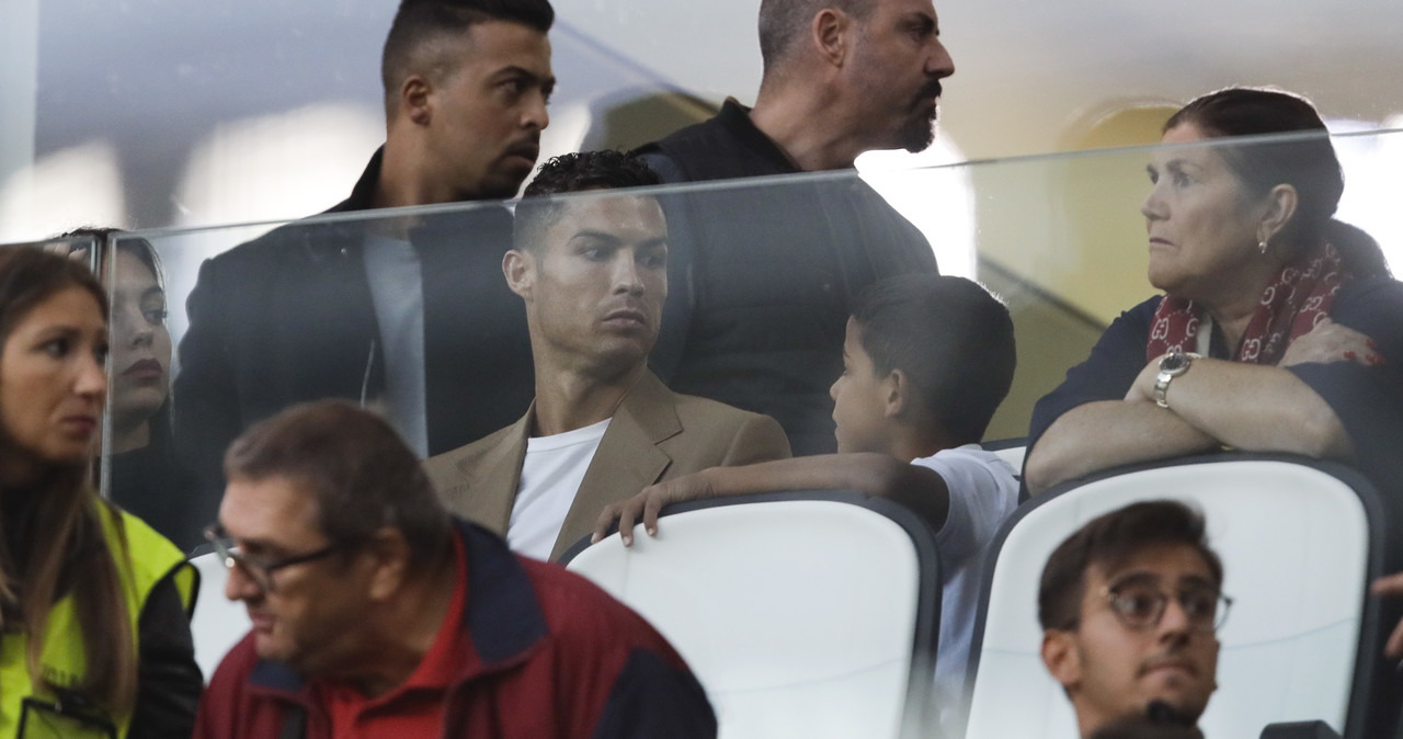 C罗母亲回顾迷你罗17年见梅西反应:这不是梅西吧,他太小了