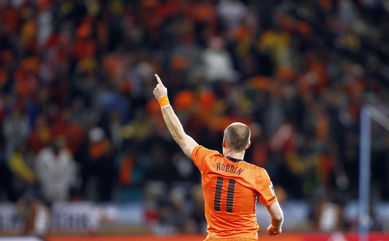 荷甲官方:罗本荣获生涯成就奖,颁奖典礼周三进行