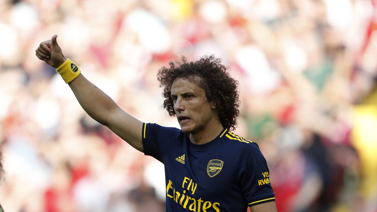 大卫-路易斯否认加盟萨勒尼塔纳:每天都有假新闻,每天都有骗子