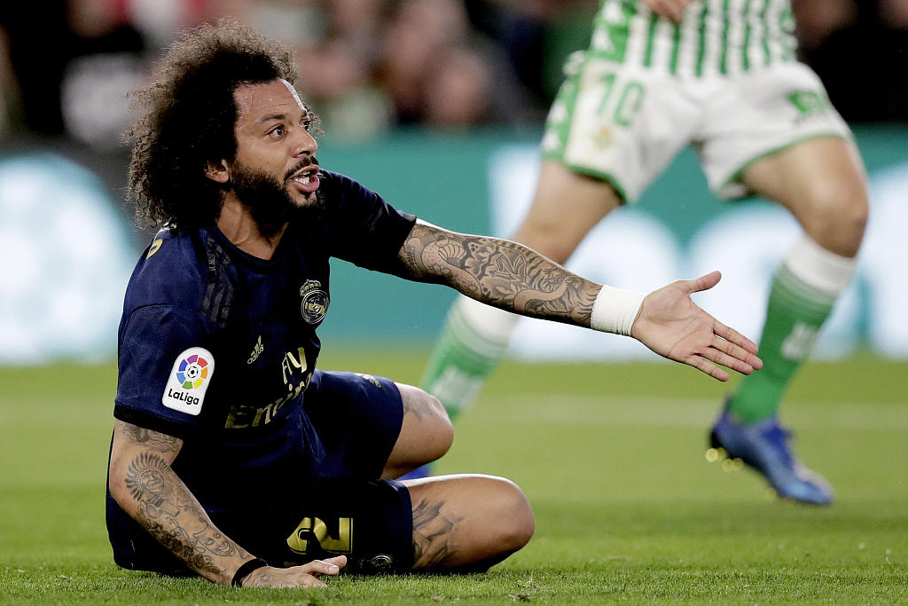 记者：马塞洛右腿腿筋受伤，将缺席10天左右的时间