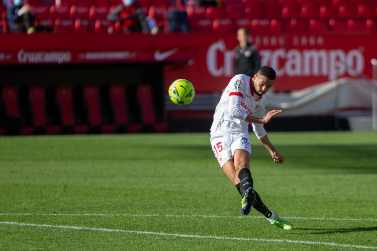 记者：阿森纳可能会把拉卡泽特加入到恩-内斯里的交易中