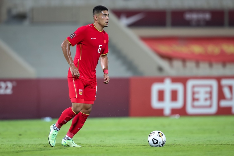 沪媒为国足支招:少给澳大利亚边路任意球,保护第二落点是胜负手