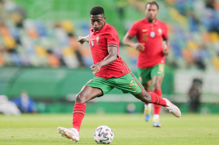 罗马诺:巴黎接近敲定努诺-门德斯,已与球员谈妥个人条款