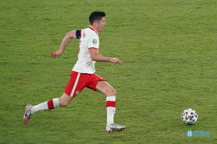 波兰主帅：我们与英格兰不在同一水平，我们只有莱万