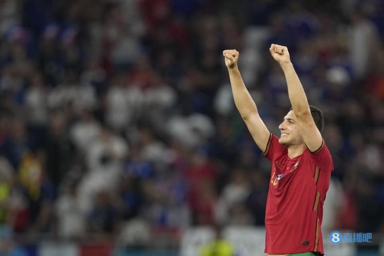 记者:曼联2100万欧求购特里皮尔遭拒,因此不会放达洛特加盟多特