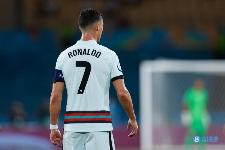 意媒:C罗加盟曼联后,受益于政策每年可节省10万欧税款