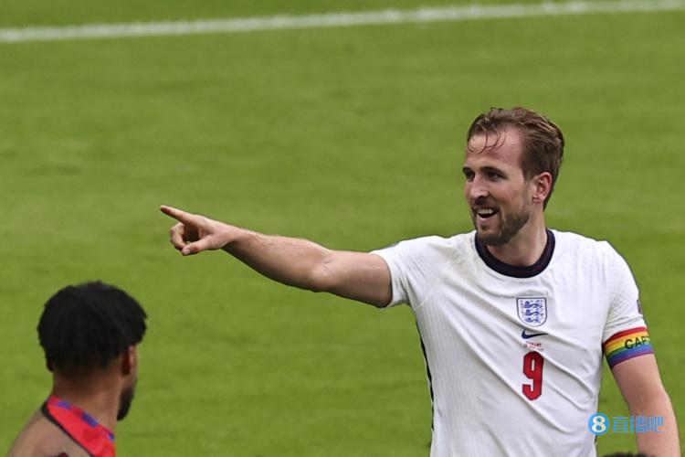 莱万:我非常尊重凯恩,我知道他打进了多少粒进球