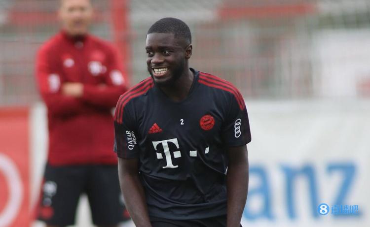 跟队记者:于帕的肌肉拉伤并不严重,计划下周进行跑步训练