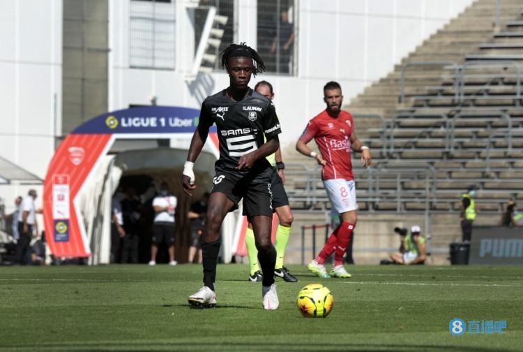 阿斯:卡马文加加盟皇马,给巴尔韦德等中场队员带来巨大竞争压力