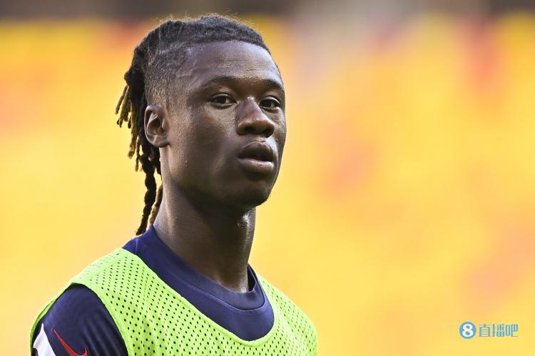 首秀破门!卡马文加是第四个19岁前为皇马在西甲进球的外国人