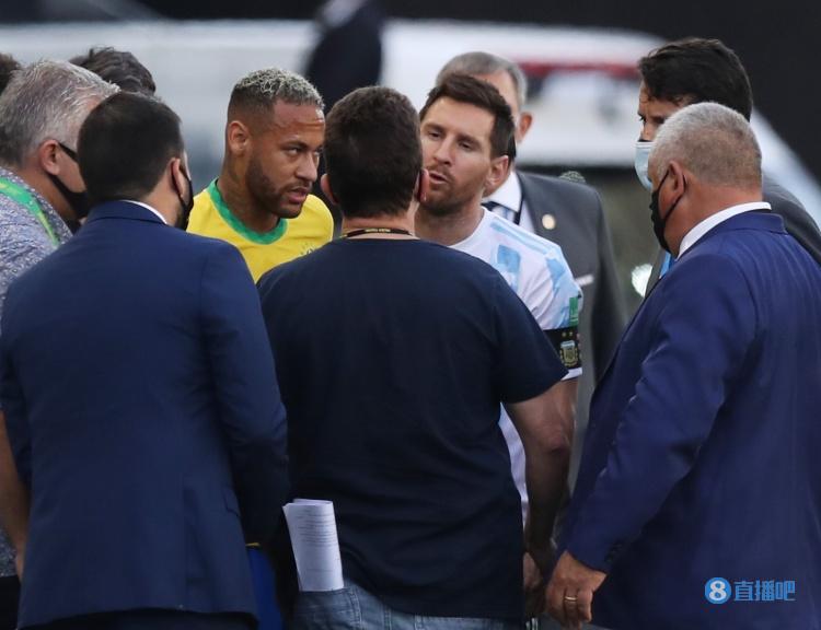 梅西向巴西卫生部门抱怨：你们是故意等比赛开始才来的吗？