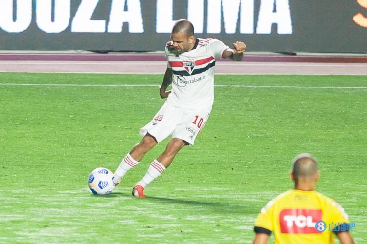 官方：圣保罗与阿尔维斯终止合同