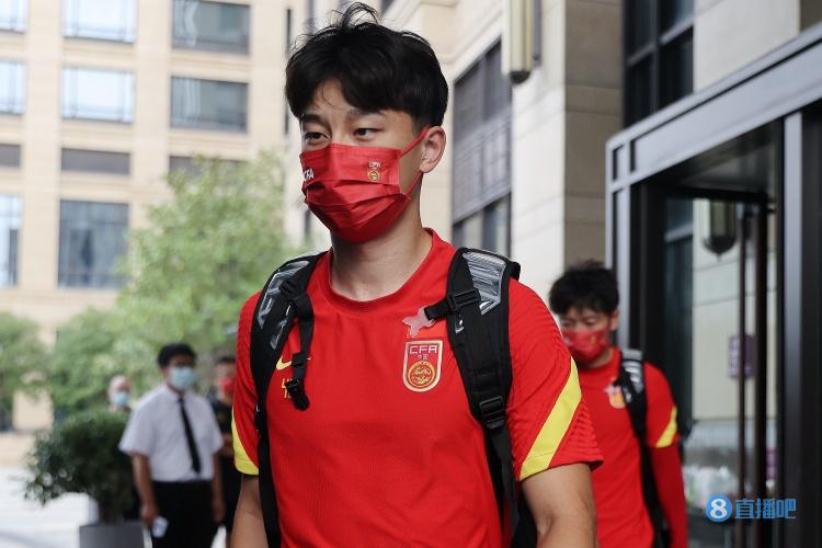 巴顿：国足队里都在尽最大的努力备战和调整好心态