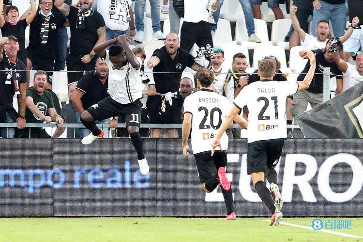 ?致敬偶像C罗！斯佩齐亚前锋贾西对尤文进球后模仿C罗庆祝动作