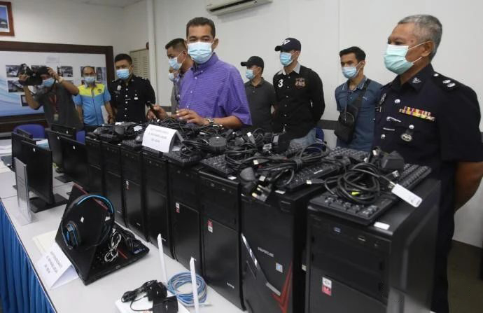 大马警方侦破诈骗集团 逮捕17男女