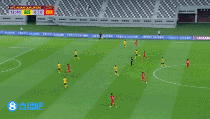 秀!武磊拉球转身过掉防守人