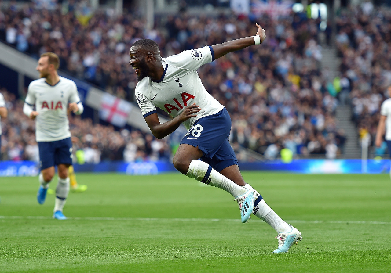 罗宾逊:热刺在恩东贝莱问题上进退两难,球员拿着高薪不上场