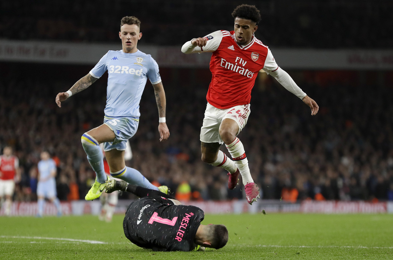 天空:迪亚洛受伤后,费耶诺德转而求租阿森纳边锋尼尔森