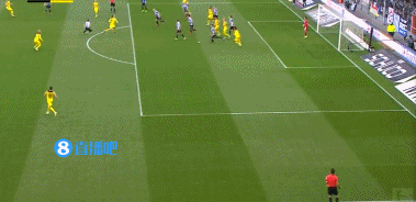 这球漂亮！胡梅尔斯天外飞仙破门，对方门将扑救不及